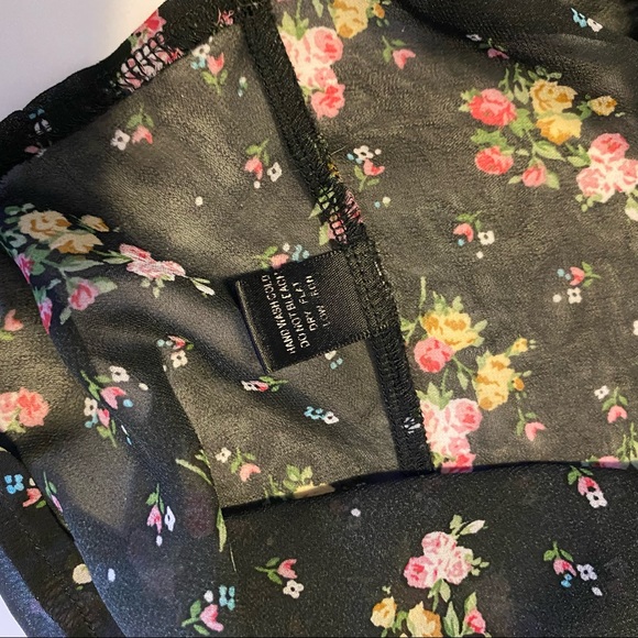 Iris Basic floral crochet lace sleeveless tank blouse - Large - Picture 13 of 13